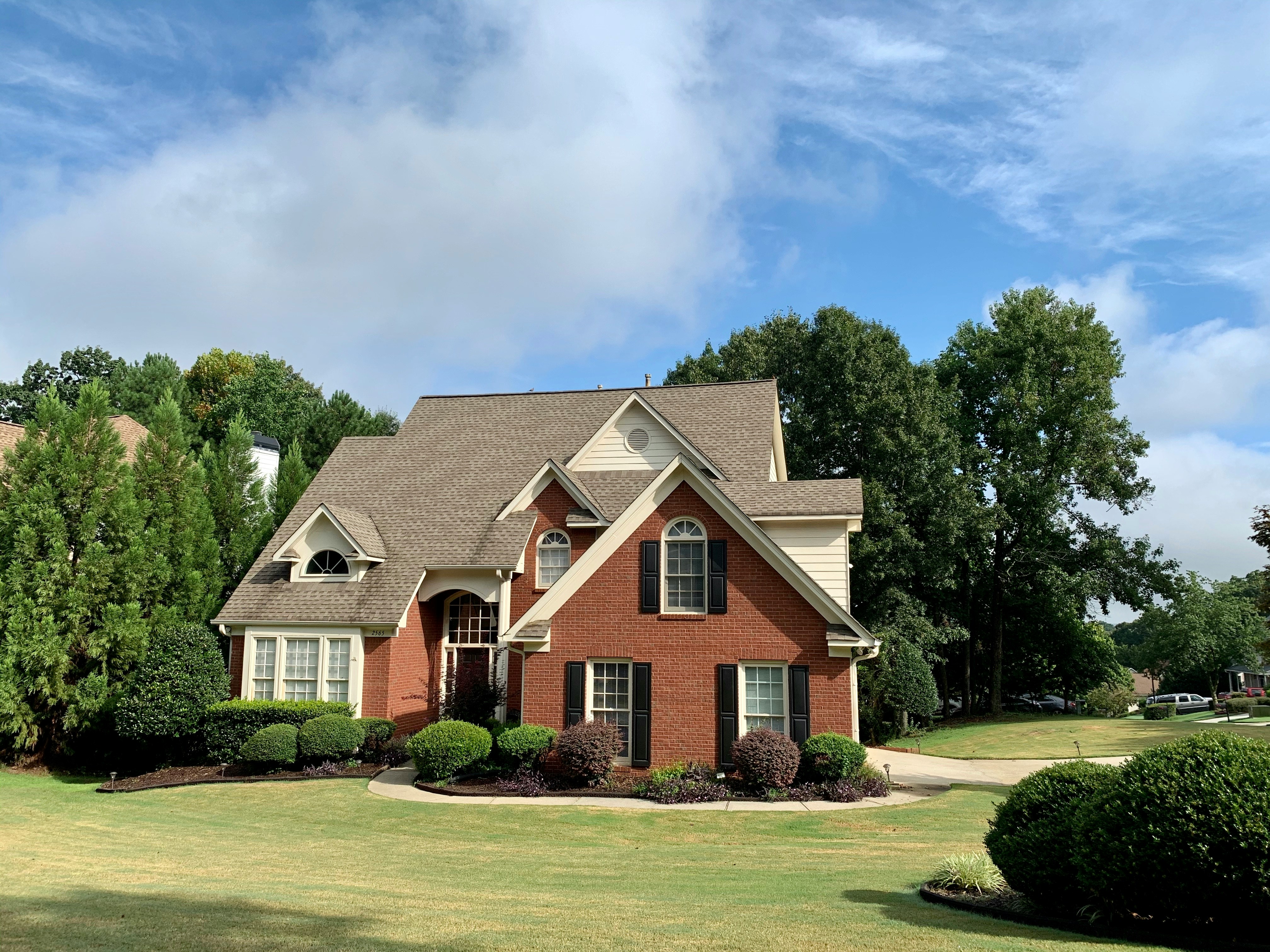 Brick Atlanta area home with curved driveway and large yard — purchased directly for cash by ATL Home Buyers
